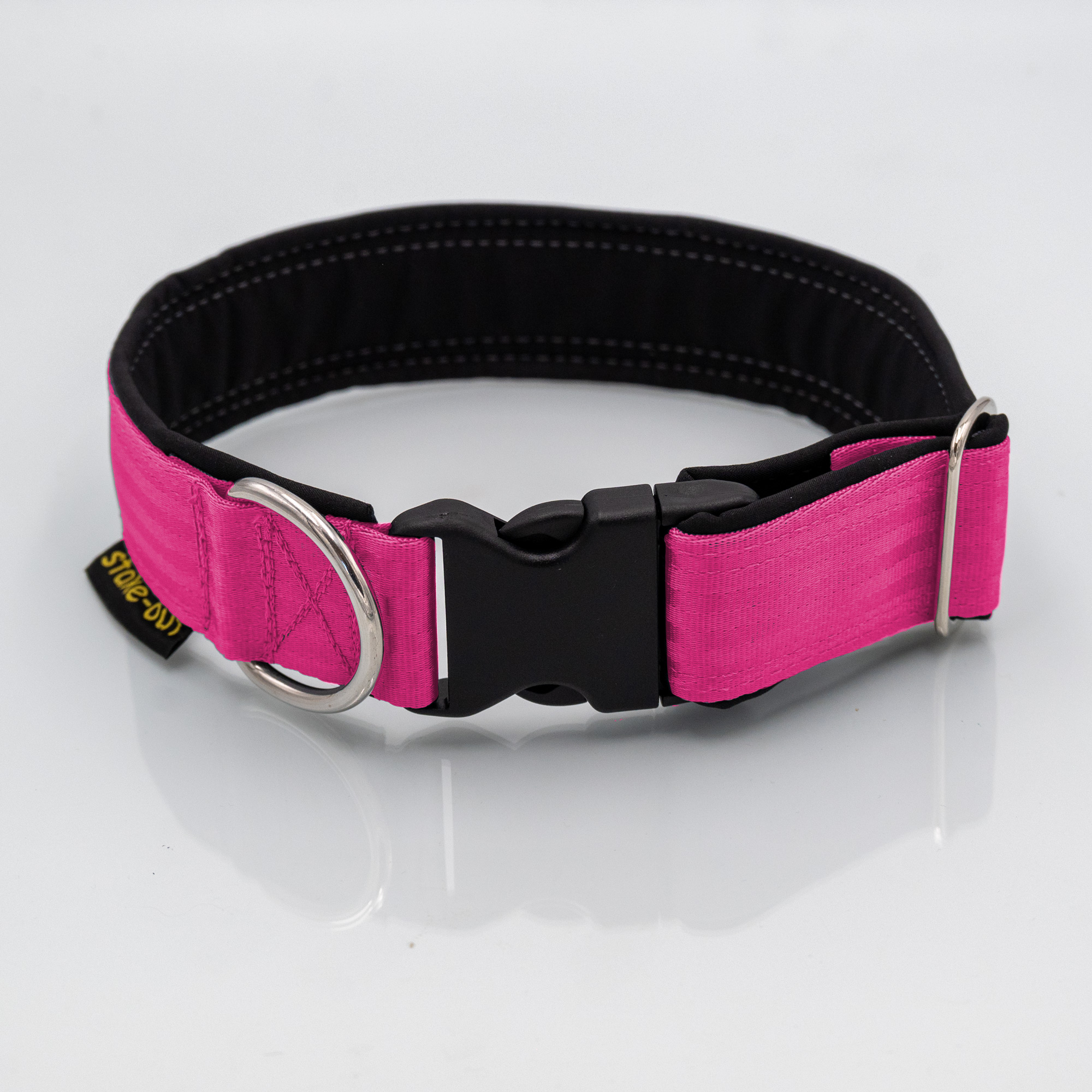 Detailansicht Detail Pink/Schwarz2 Sicherheitsgurt-Hundehalsband Pink/Schwarz – Detailansicht