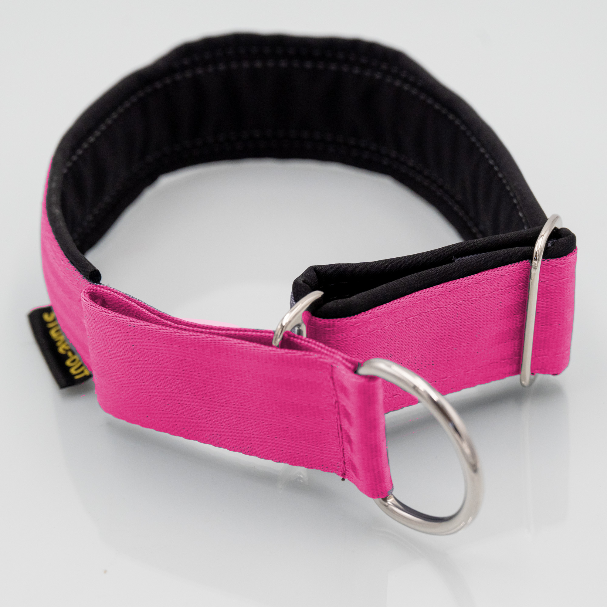 Detail Pink/Schwarz Zugstopp-Hundehalsband Pink/Schwarz – Detailansicht Sicherheitsgurtband & Softshell
