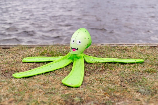 COME018L6-dog-comets-alien-octo-green-m