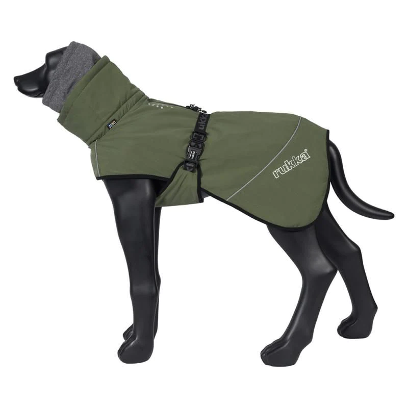 Seitliche Ansicht des Rukka Pets Hundewintermantel Warmup in Oliv, ideal für Spaziergänge bei Wind und Kälte.